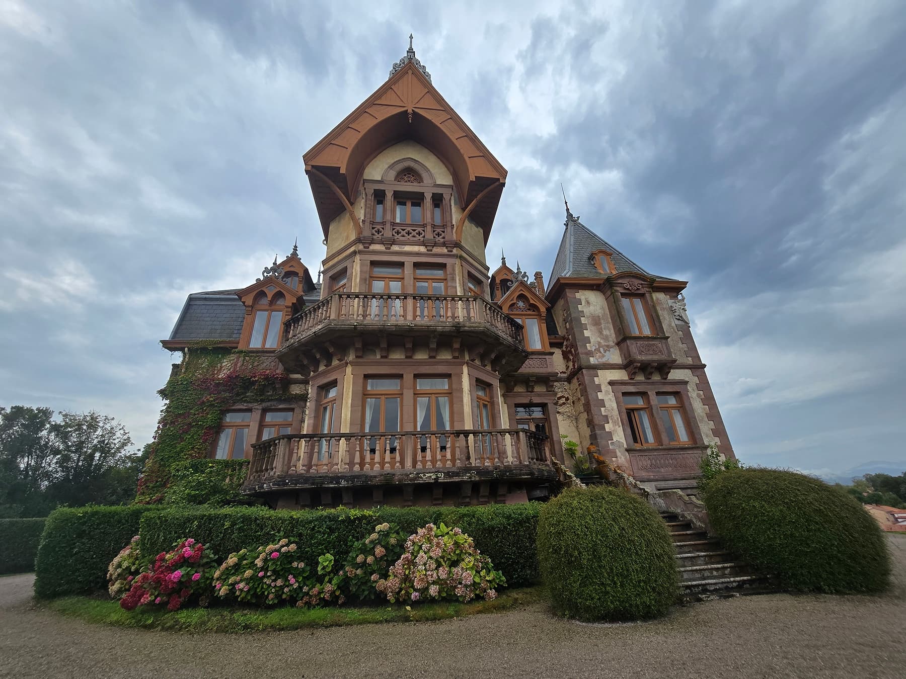 Inside Casa del Duque: Guided Tour of the 19th-Century Mansión in Comillas