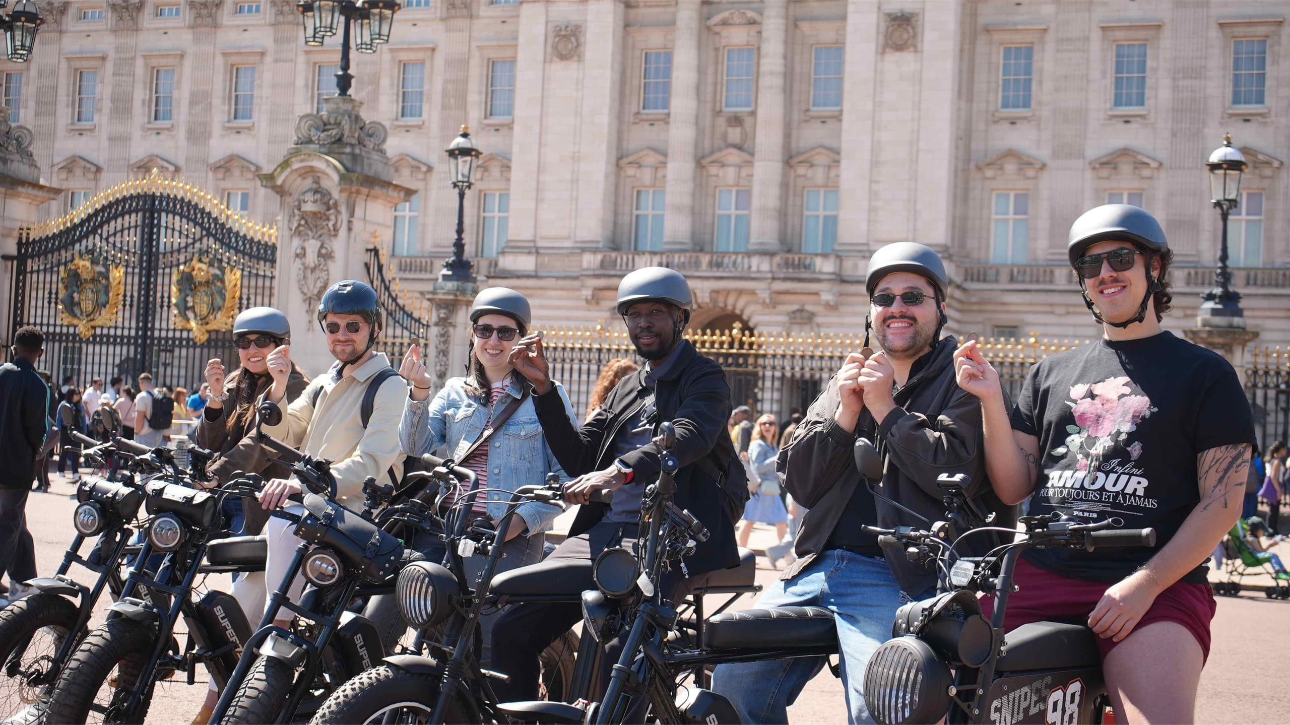 Roll Through Royal London: Immersive 3-Hour E-Bike Tour with Historic Artefacts