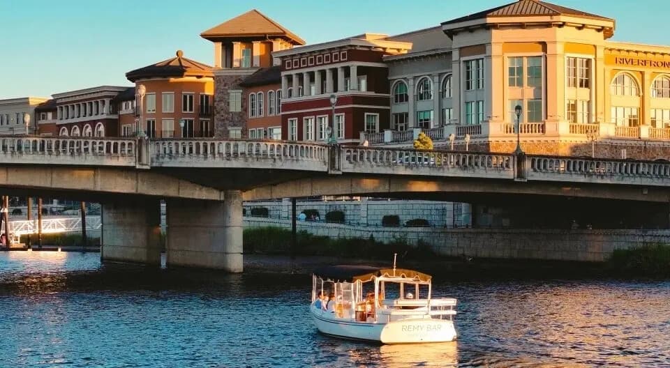 Napa River Private Duffy Cruise: 75-Minute Electric Boat Experience in Napa Valley