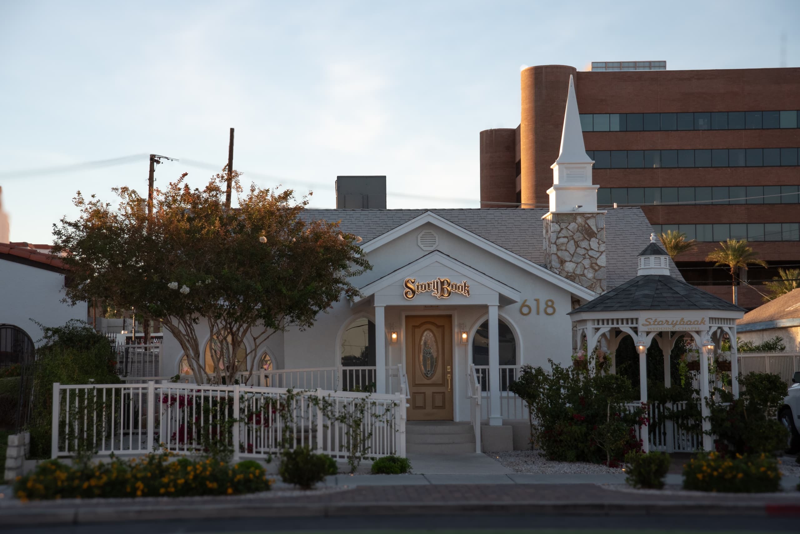 Coffee and Chapels: Downtown Las Vegas Wedding-Chapel Walking Tour photo 1