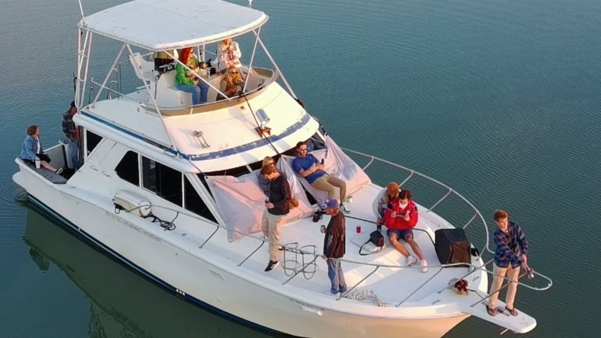 Cruise Tybee Island’s Coast: Two-Hour Dolphin and Wildlife Tour Aboard Adventure Tybee