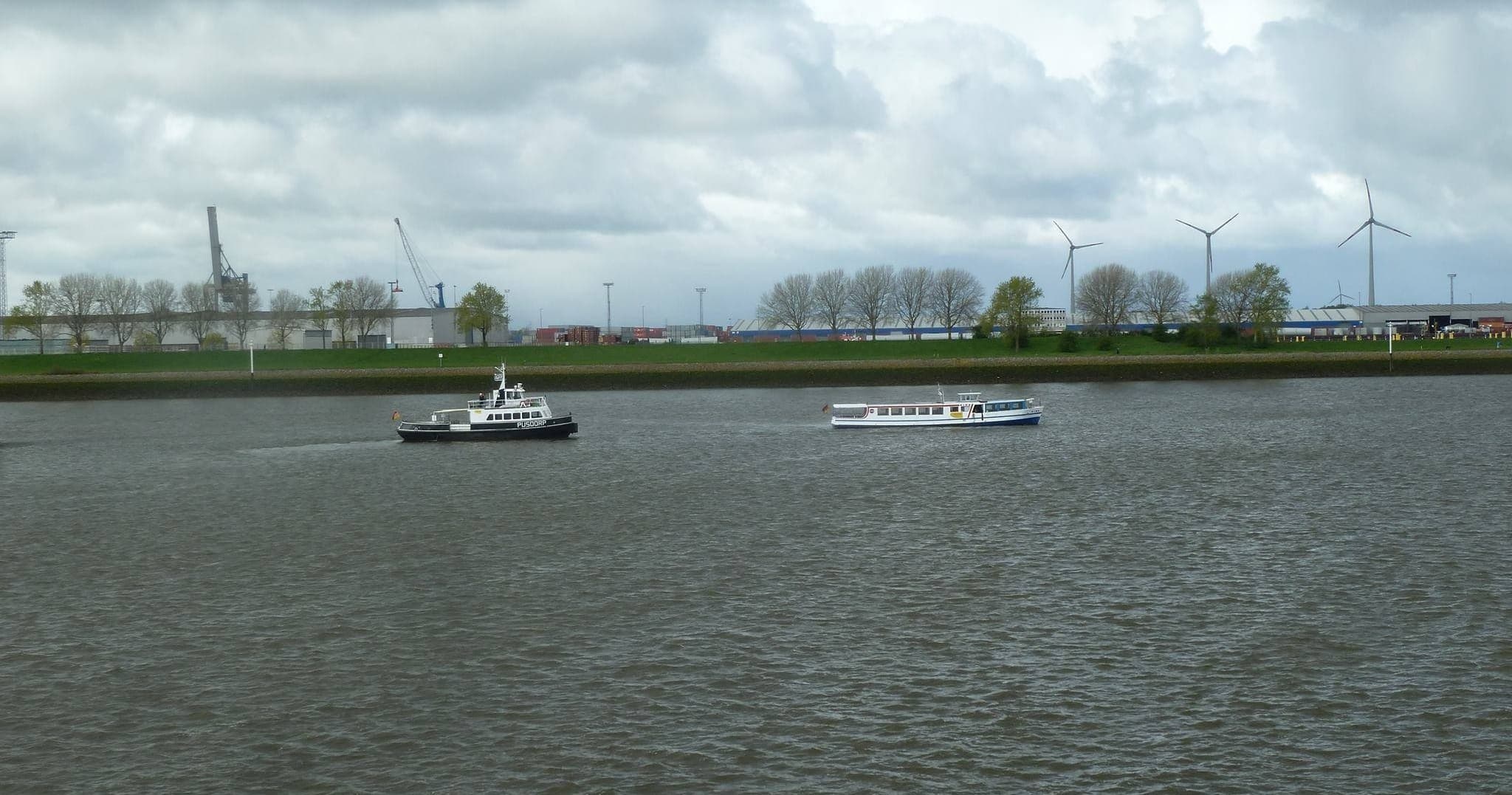 Water Activities: Nordenham to Brake Scenic Boat Ride with Hal Över