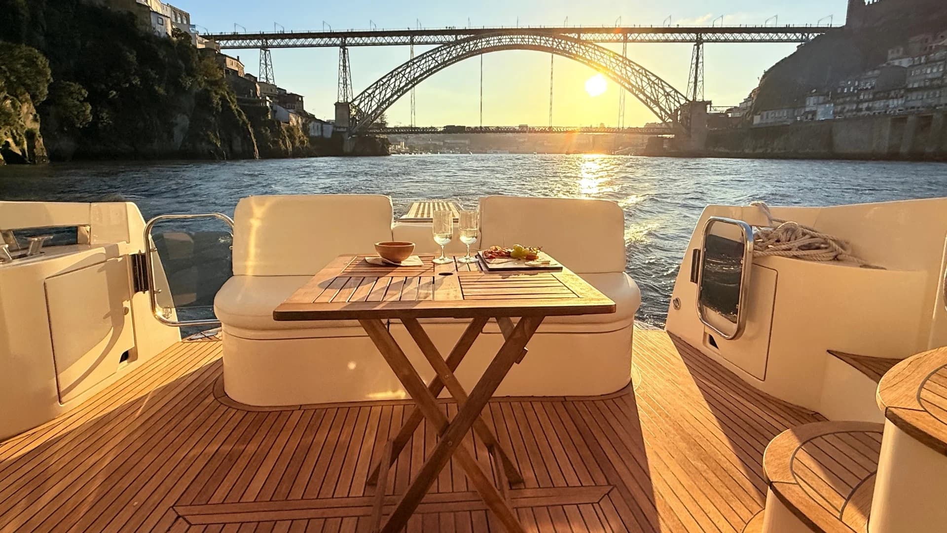 Porto Luxury Yacht Cruise: Douro River Wine Tasting & Six Bridges
