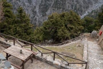 Mountain trail picnic spot with wooden benches and railing