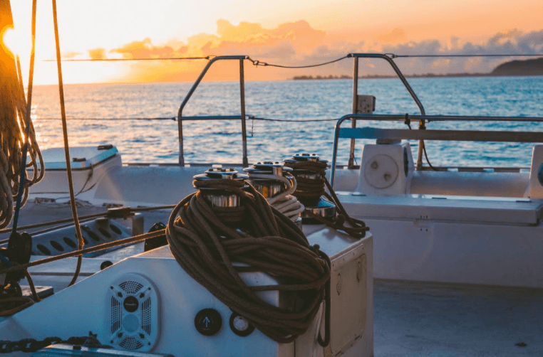 Scenic Dinner Cruise: Sunset Dinner Sail with Coastal Views