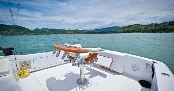 Half Day Offshore Fishing Adventure in Herradura, Costa Rica: Reel in Roosterfish and Mahi-Mahi