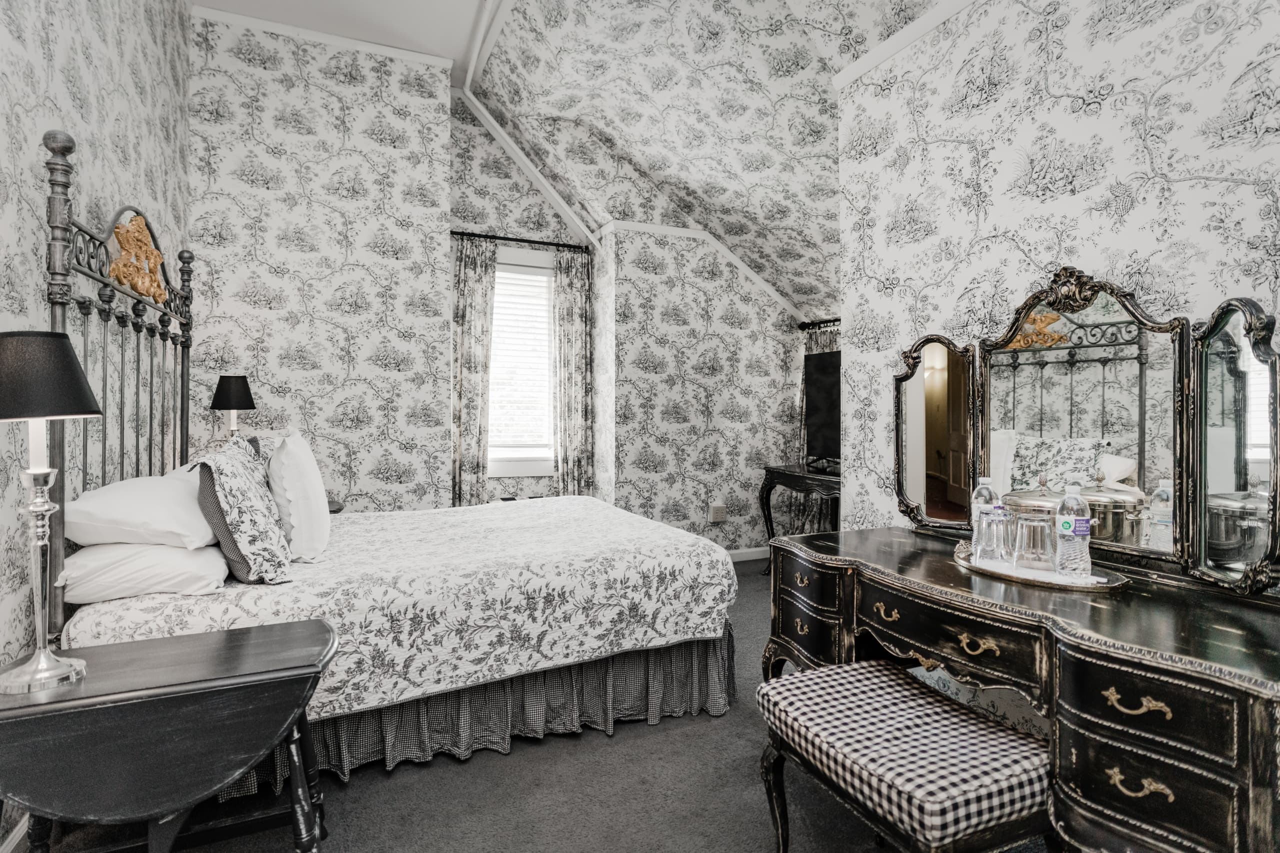Indoor Elegance at The Mayor's Mansion Inn in Chattanooga