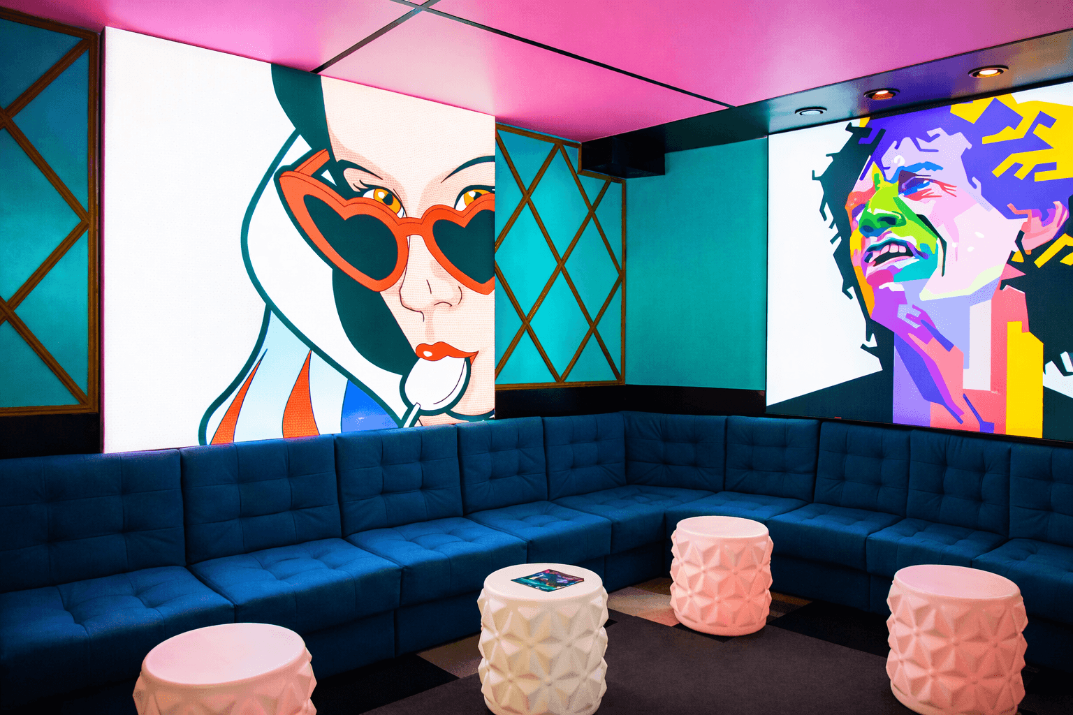 Private Karaoke Comics Room: Pop Art Karaoke in Budapest with 75,000 Songs