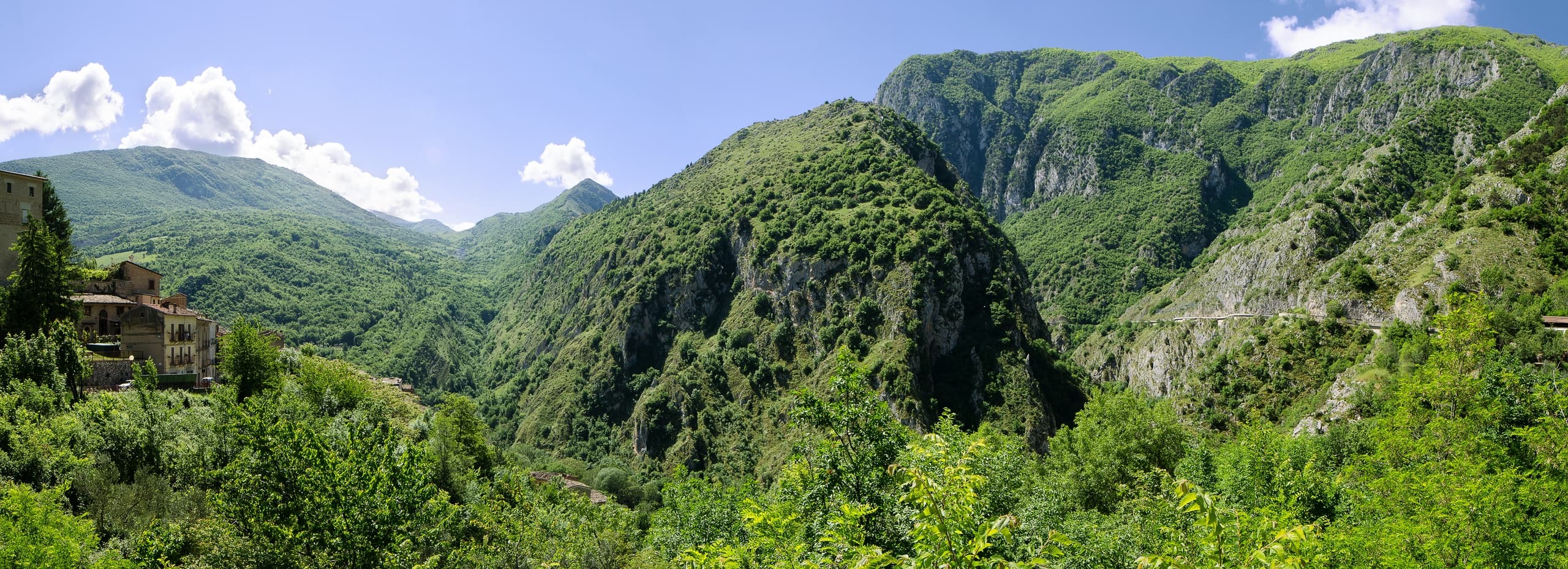Castrovalva and the Gole del Sagittario: An 8 km Hike from Anversa degli Abruzzi