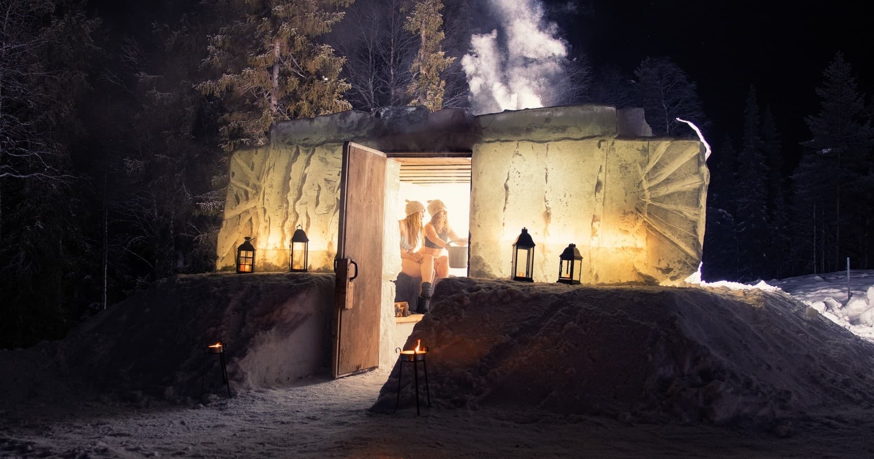 Smoke and Ice Sauna at Pyhäpiilo: Kuusamo Sauna Ritual on Lake Pyhäjärvi