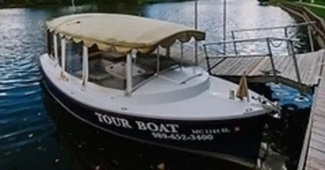 Private Cass River Boat Charter in Frankenmuth: Wine, Chocolate & Scenic One-Hour Tours photo 2