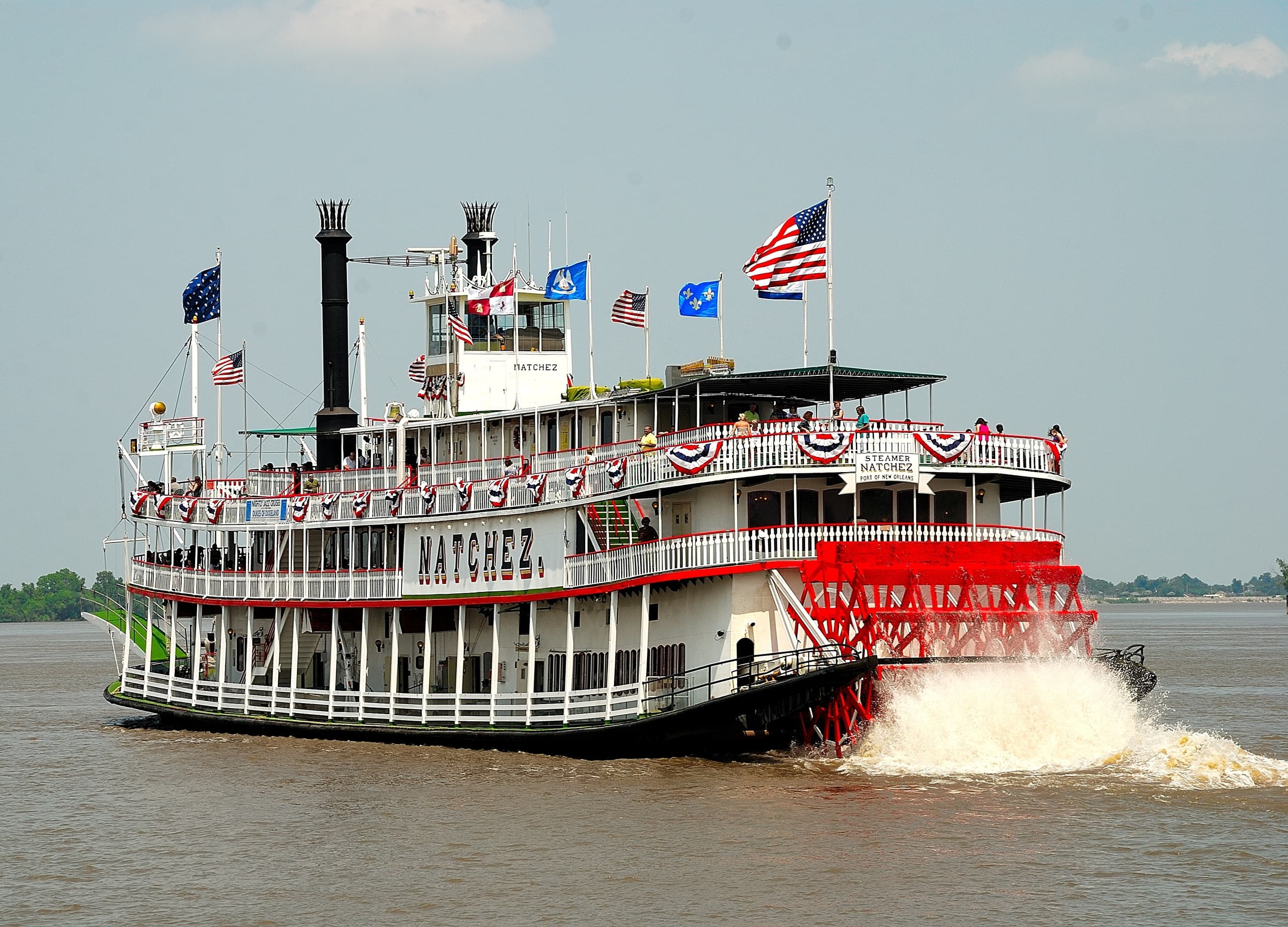 Festive Holiday Sailing with Santa on the Steamboat Natchez in New Orleans