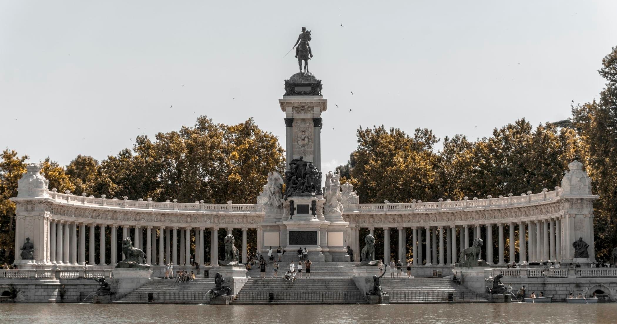Scenic Private Transfer Tour Madrid to Lisbon with City Stops