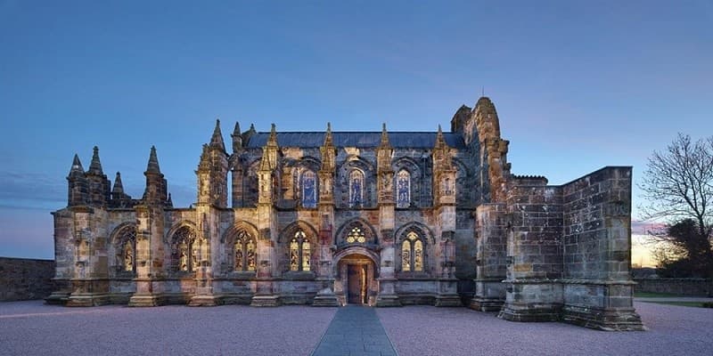 Outdoor Day Trip in Edinburgh with Aura Journeys
