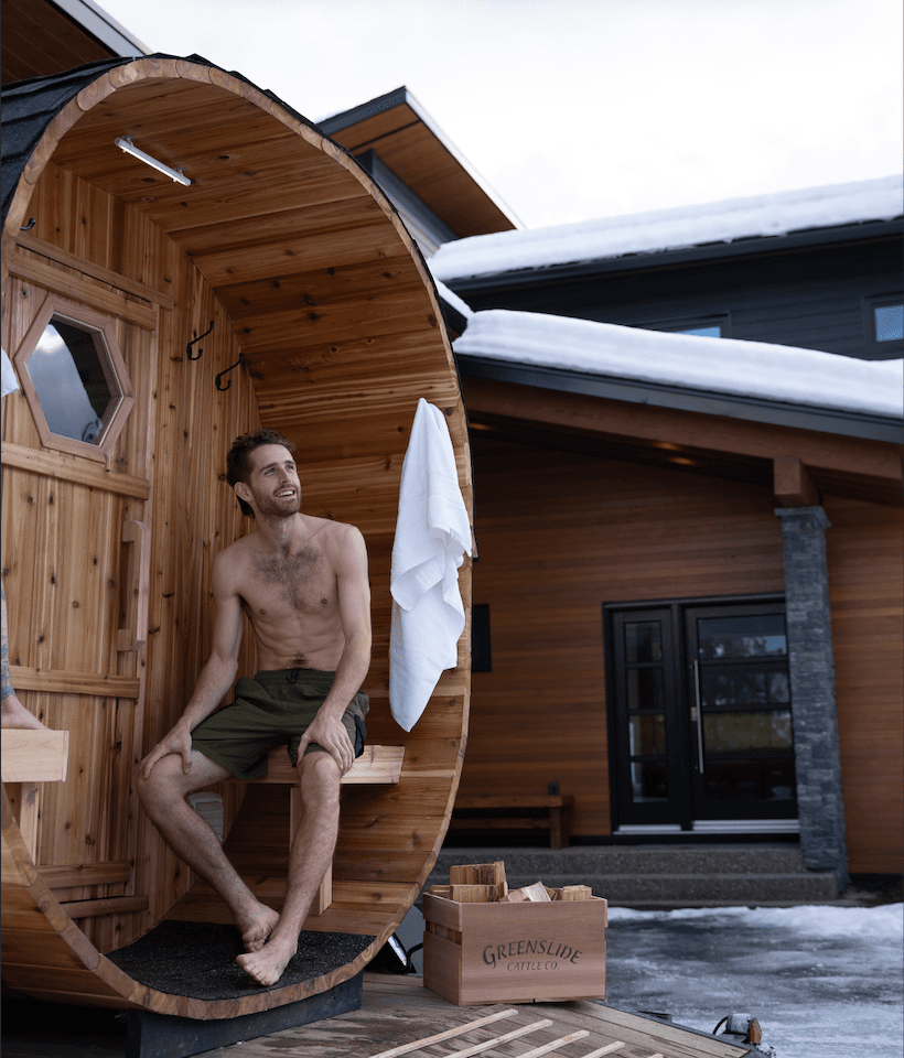 Revelstoke Outdoor Warmth: Selkirk Saunas' Traditional Barrel Sauna