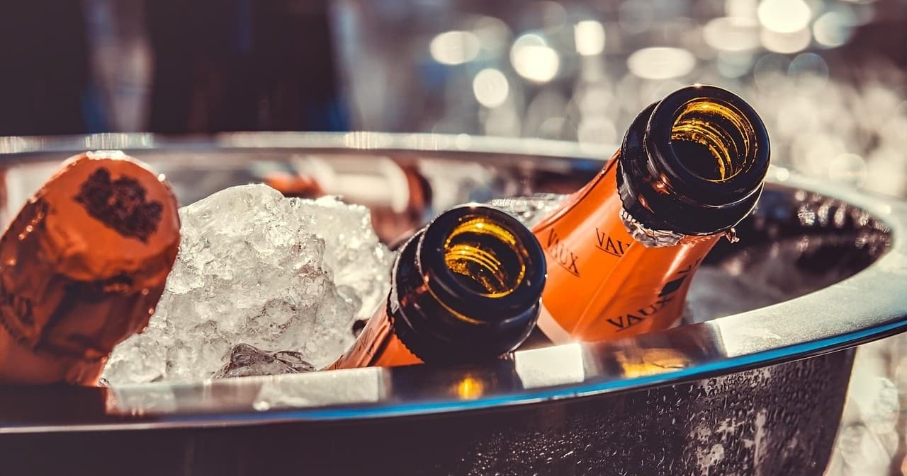 Sip and Sail: Experience Miami’s Scenic Biscayne Bay on a Champagne Cruise