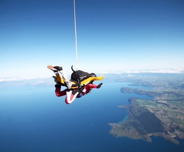 Heli & Sky Dive Combo: Ultimate Scenic Flight and 15,000 ft Skydive Over Lake Taupo