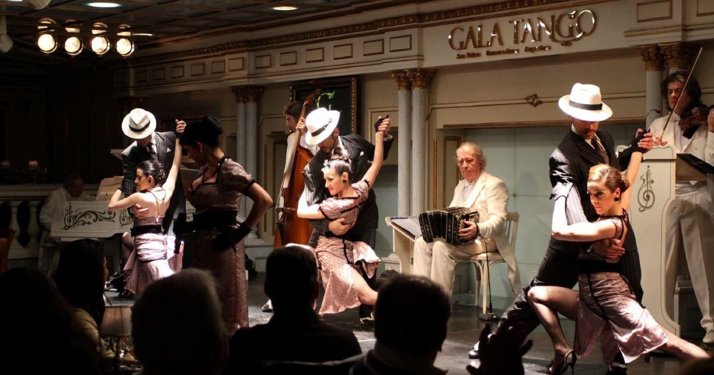 Outdoor Cultural Experience: Gala Tango in Buenos Aires