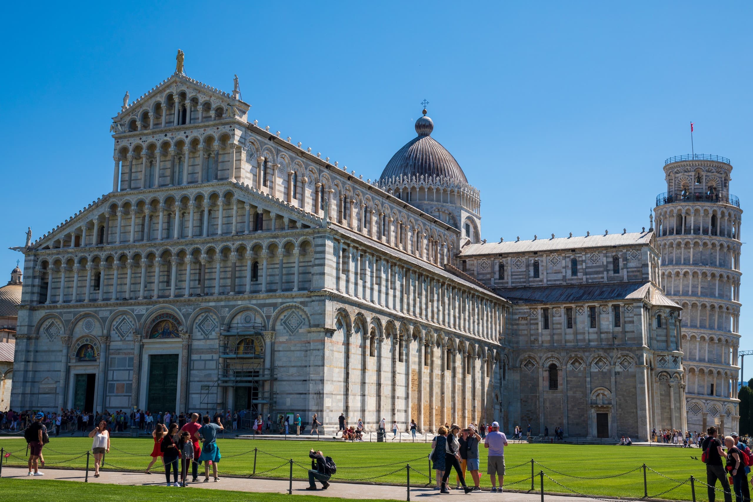 Portuguese Walking Tour of Pisa: Cathedral, Baptistery & Leaning Tower photo 1