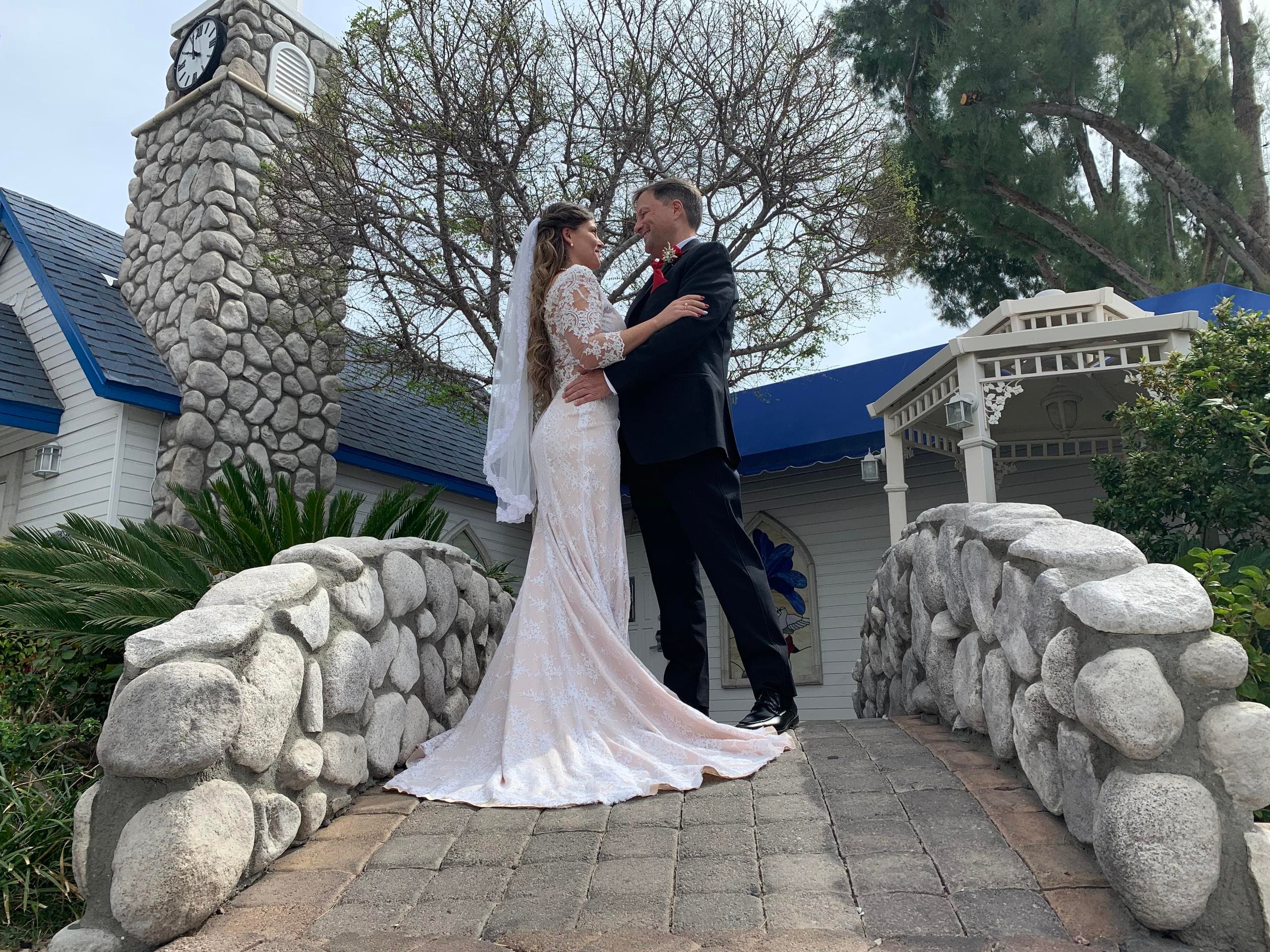 Graceland Gazebo Special: Intimate Wedding in Las Vegas