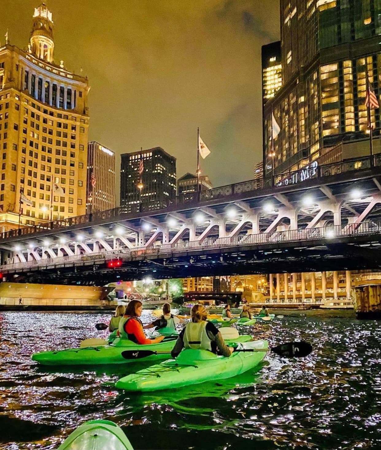 Chicago River Kayaking: Twilight Paddle Urban Adventure