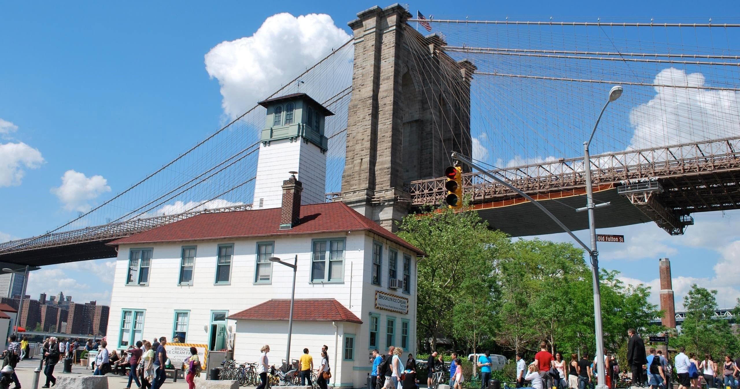 Brooklyn Bridge Walking Tour by Unlimited Biking NYC