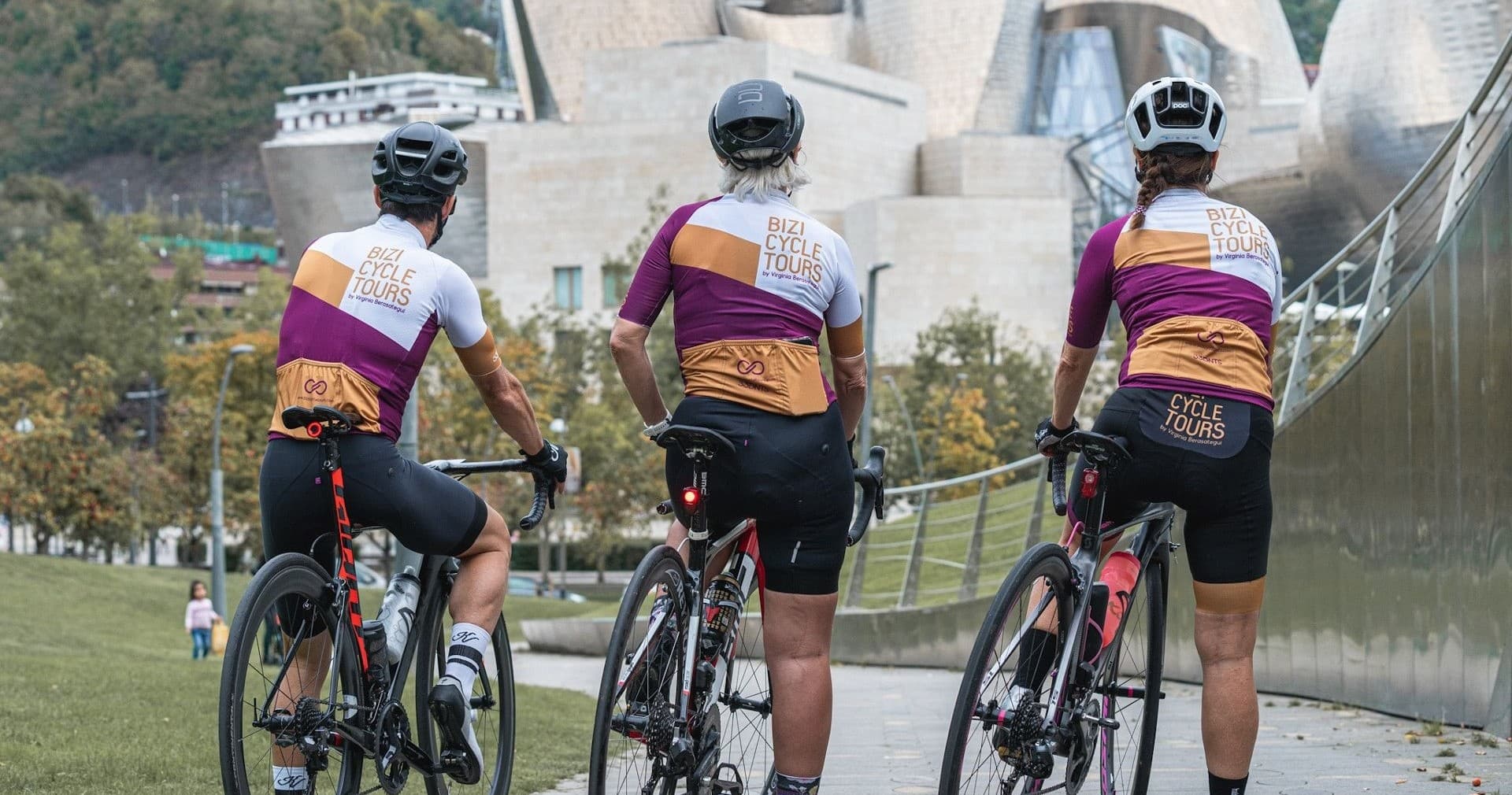 Ride the Ría to the Coast: Bilbao Raw Bike - Guiado Guided Loop through Urdaibai and Gernika