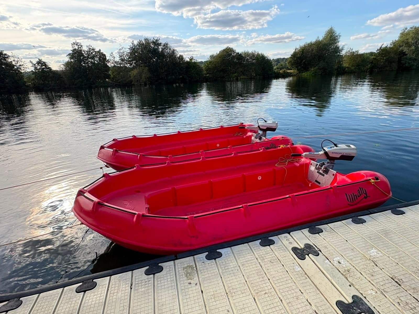 Quiet Thames Cruise: Electric Boat Hire from Marlow to Temple Lock