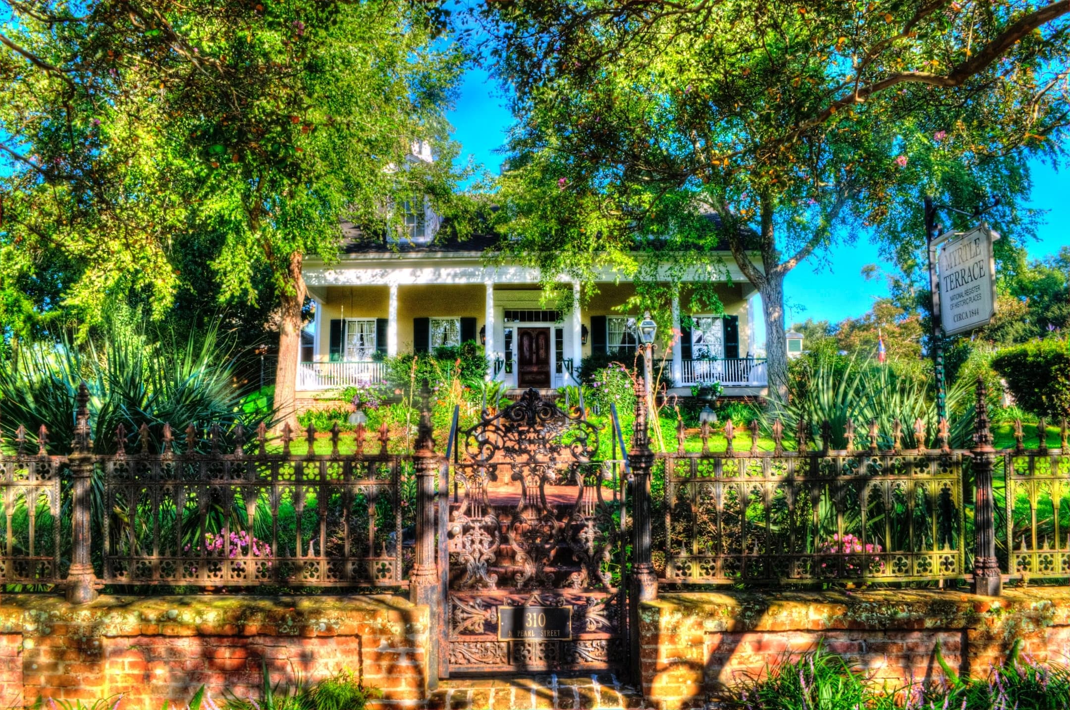 Historic Riverboat Cruises at Myrtle Terrace in Natchez
