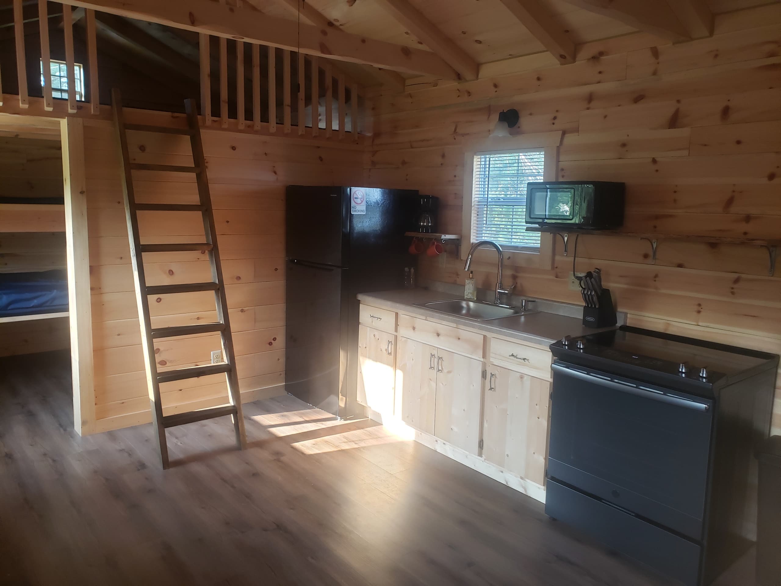 Cozy Amish Built Cabin Getaway in Mauston, Wisconsin