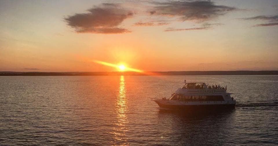Sunset Dinner Cruise in Duluth: Scenic Evening on the Water