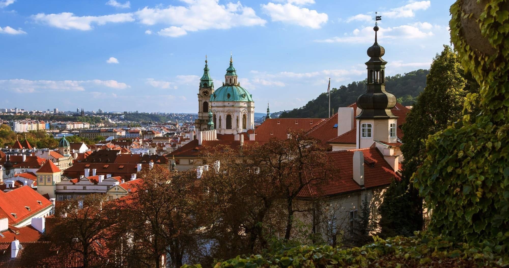 Land Adventures: Prague Castle Tour & Lunch with Prague Live Guide