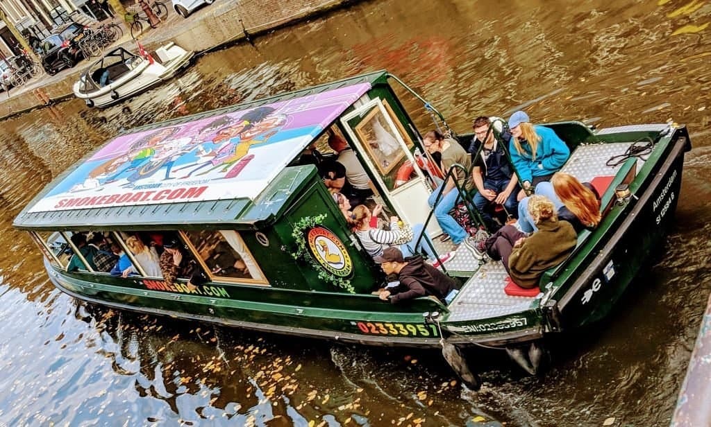 Smokeboat Tour Amsterdam - Smoke-Friendly Canal Cruise on Kloveniersburgwal