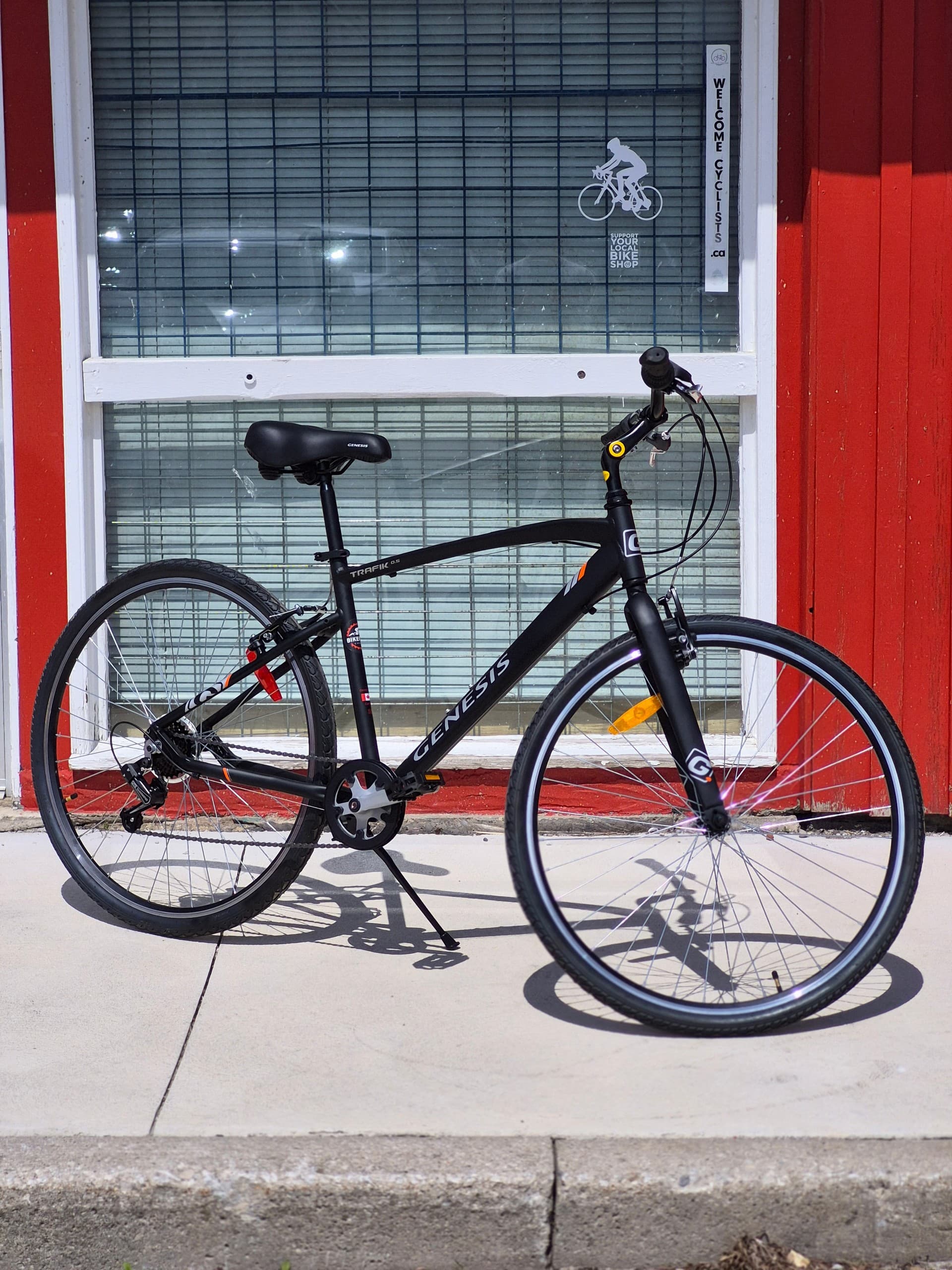 Cruise Owen Sound on a Men's Traditional Bike from BikeFace Cycling