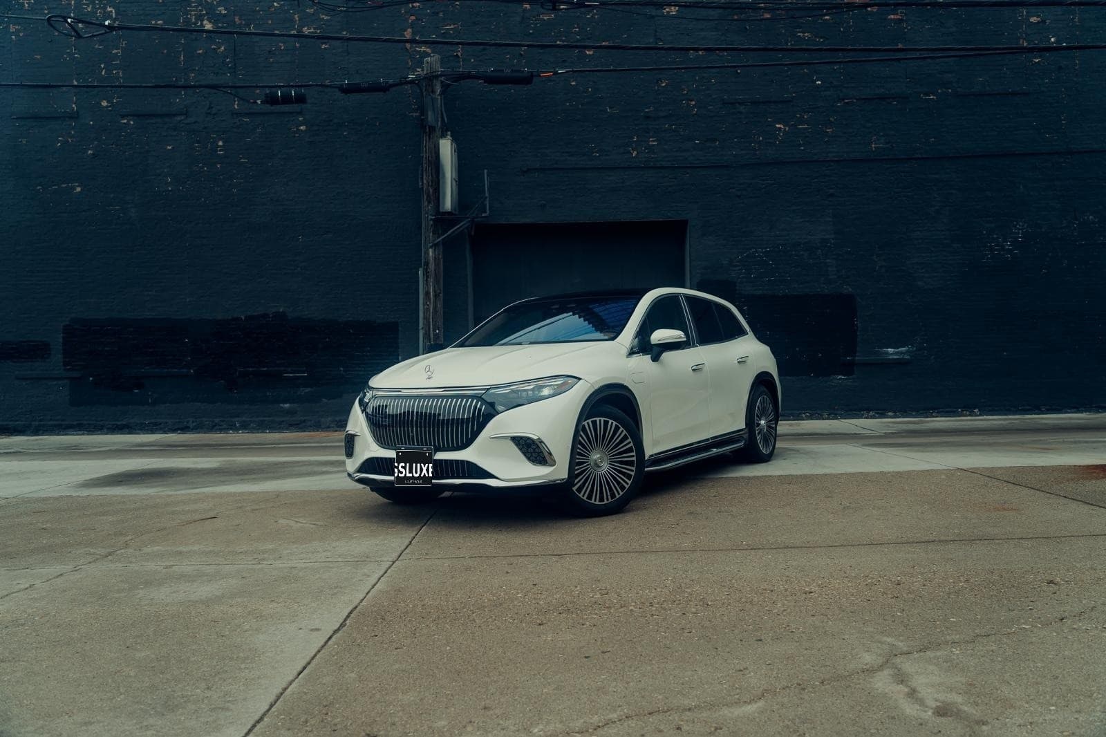 Drive Luxury: Mercedes‑Maybach EQS 680 SUV Rental in Chicago photo 1