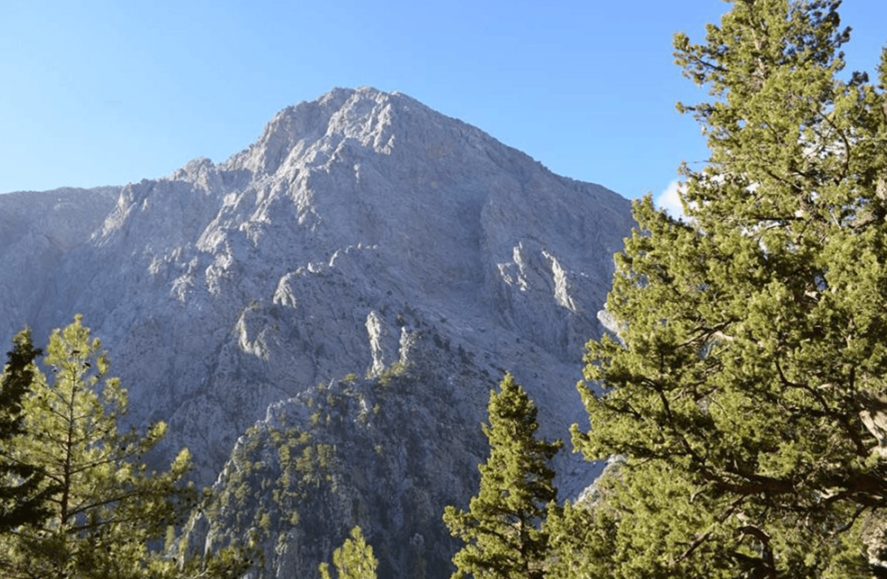 Down Samaria Gorge: Crete’s 16 km Hike from Omalos to Agia Roumeli
