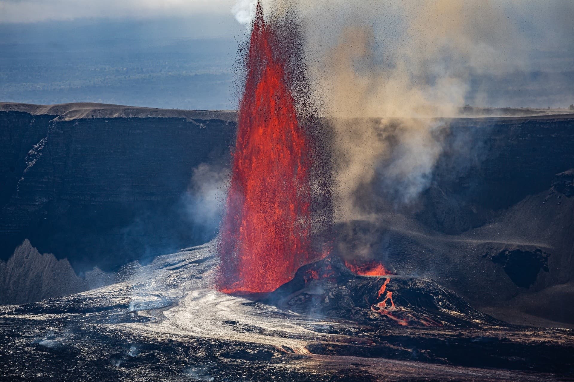Private Big Island Volcano Tour: Lava Fields, Black Sand Beaches & Stargazing