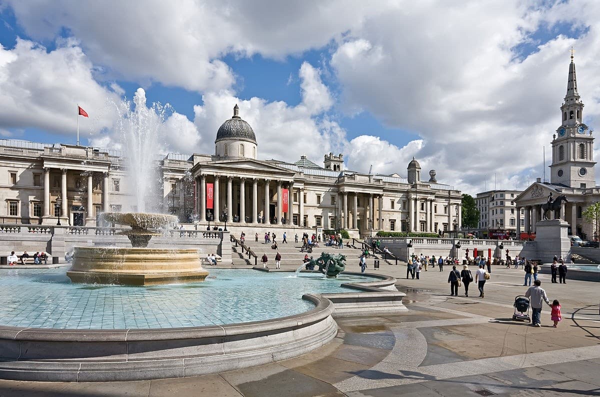 Royal London Walking Tour: Trafalgar to Buckingham — Panoramic City Stroll photo 2