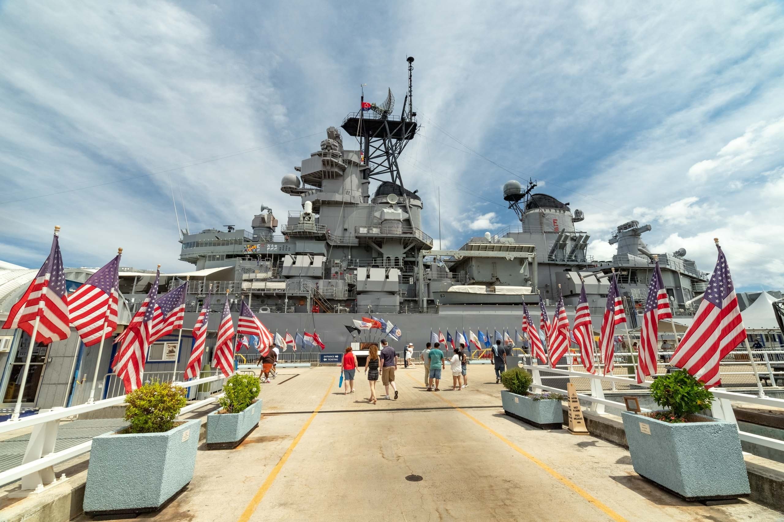 Pearl Harbor Battleship Experience: USS Arizona & Battleship Missouri Tour from Waikīkī