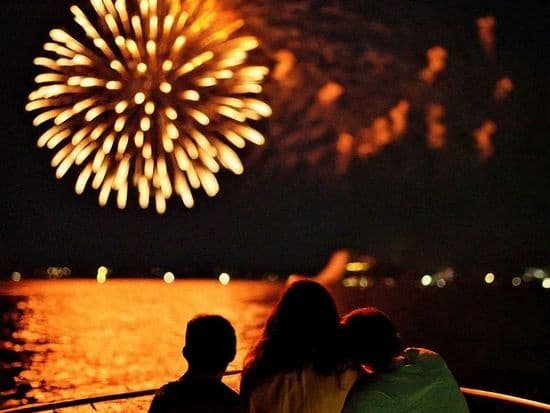 Waikiki Fireworks Sail: Friday Night Catamaran Experience photo 3