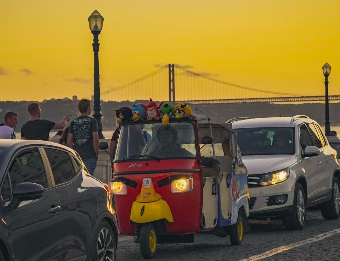 Tuk-Tuk Tour of Madrid: Explore Austrias and Borbones in 120 Minutes