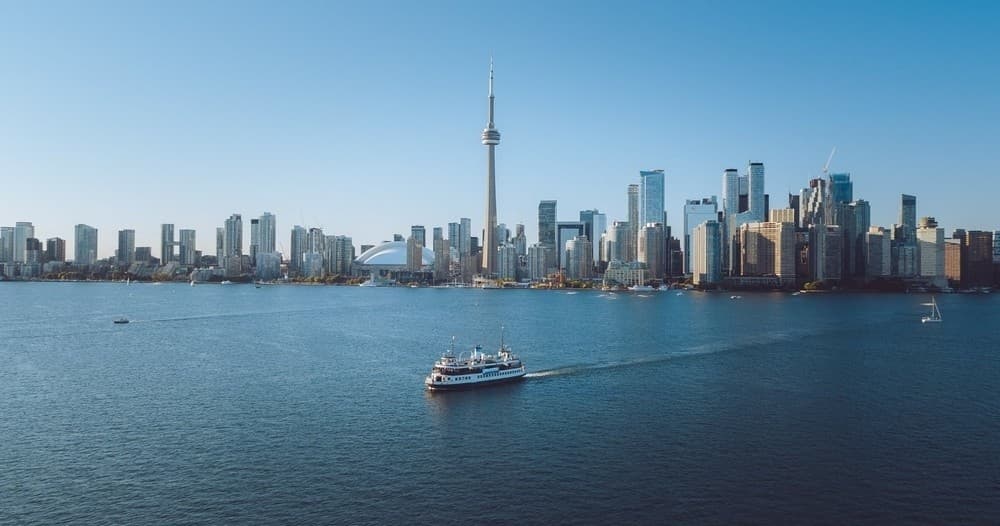 Toronto City Tour with Toonie Tours Ontario/Quebec