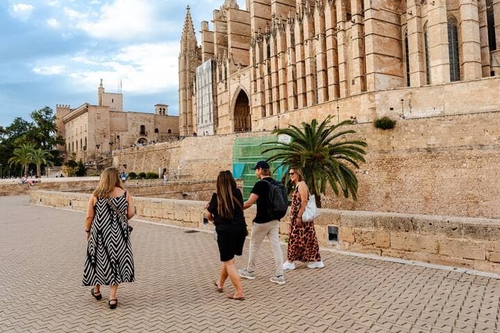 Palma Walking Tour: Cathedral, Almudaina & Hidden Patios in 90 Minutes