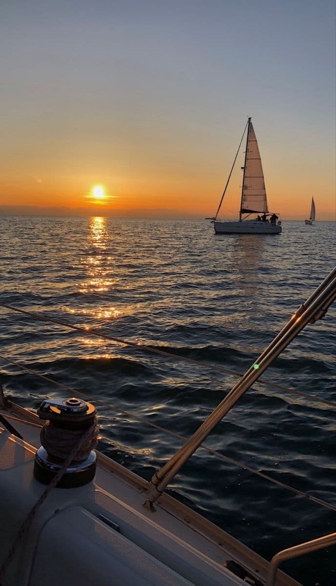 Sunrise Sailing Tour en Catamarán — Barcelona Dawn Cruise on a Luxury Catamaran photo 4
