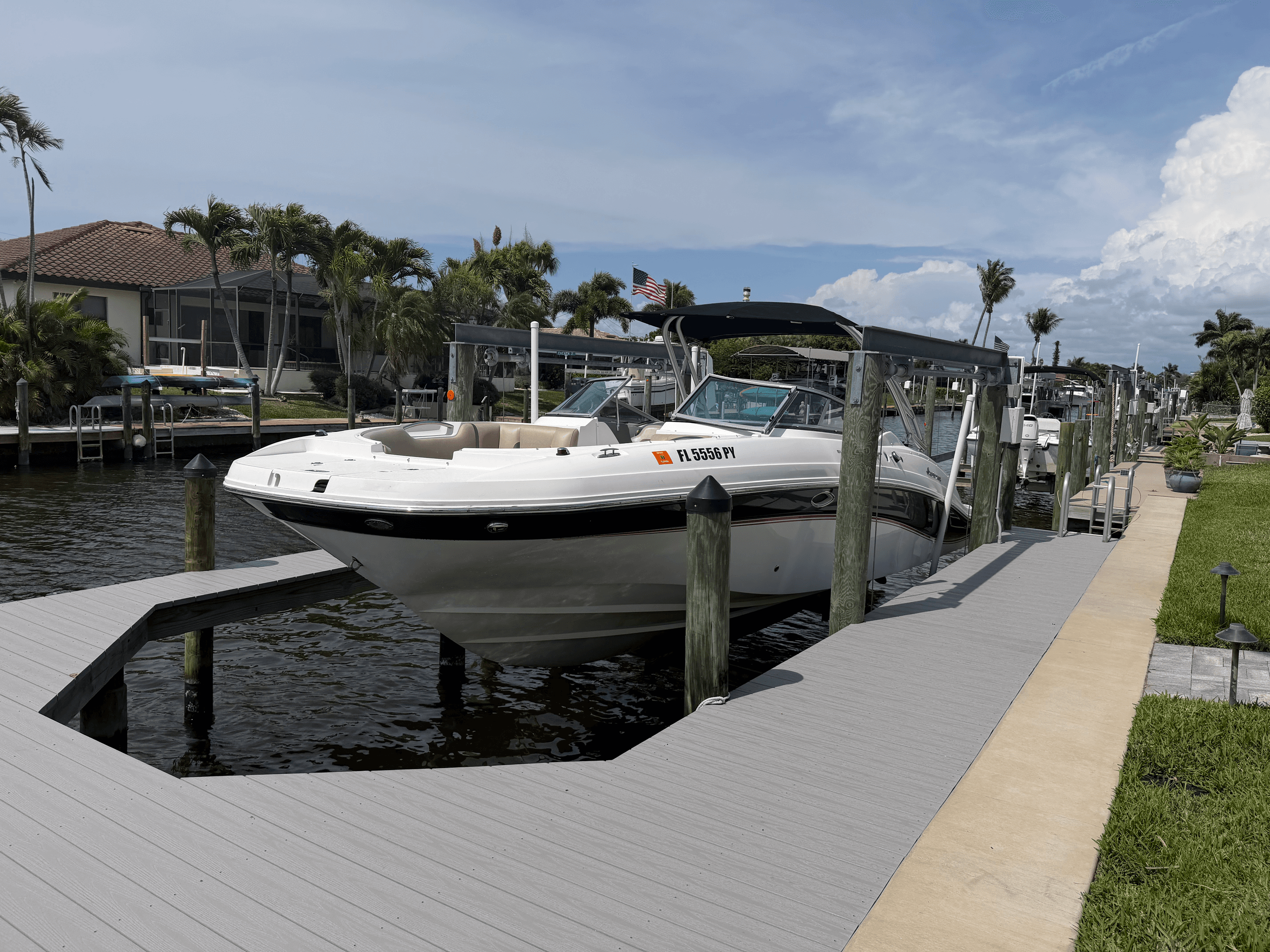 Hurricane Sundeck 2690 Day Charters in Cape Coral: Powerboat Rentals and Sandbar Runs