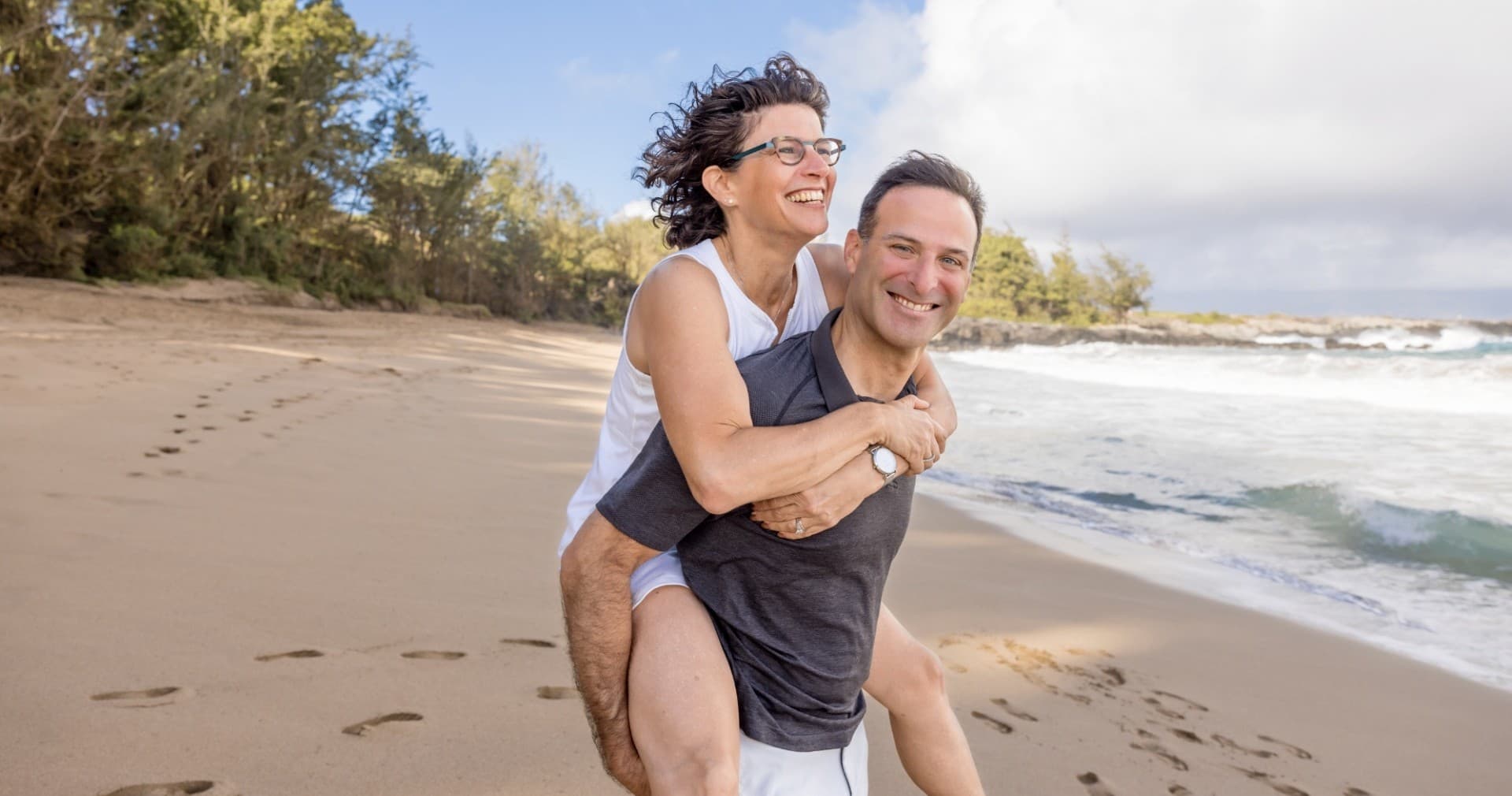 oahu-beach-photoshoot-30-minute-aloha-package-for-families-and-couples photo 1
