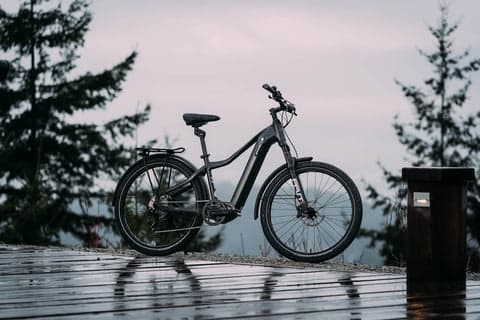 Mountain Bike Adventure with Quest SUV in Outdoor Area