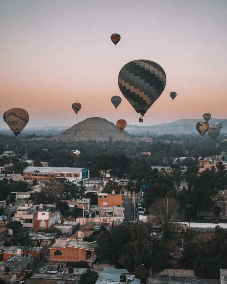 Soar Above Ancient Ruins: Unforgettable Hot Air Balloon Flights Over Teotihuacán