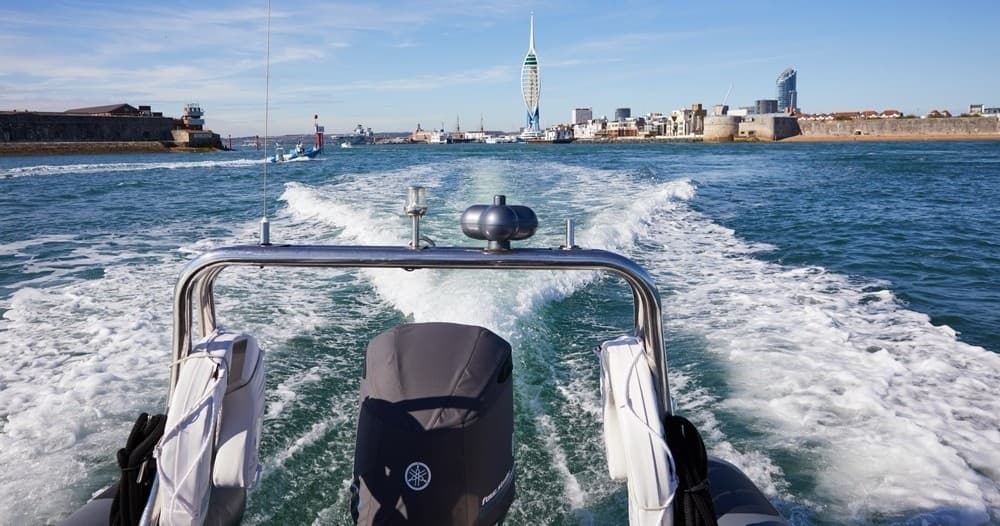 45 Minute Blast: Thrilling Boat Ride in Portsmouth, UK