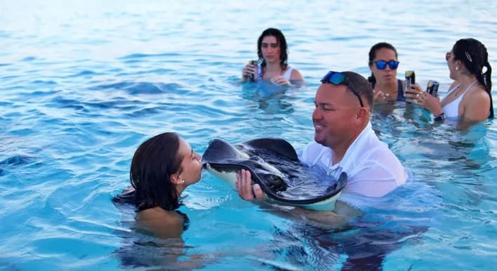 Explore Cayman Islands: Private 4-Hour Snorkeling & Stingray City Adventure